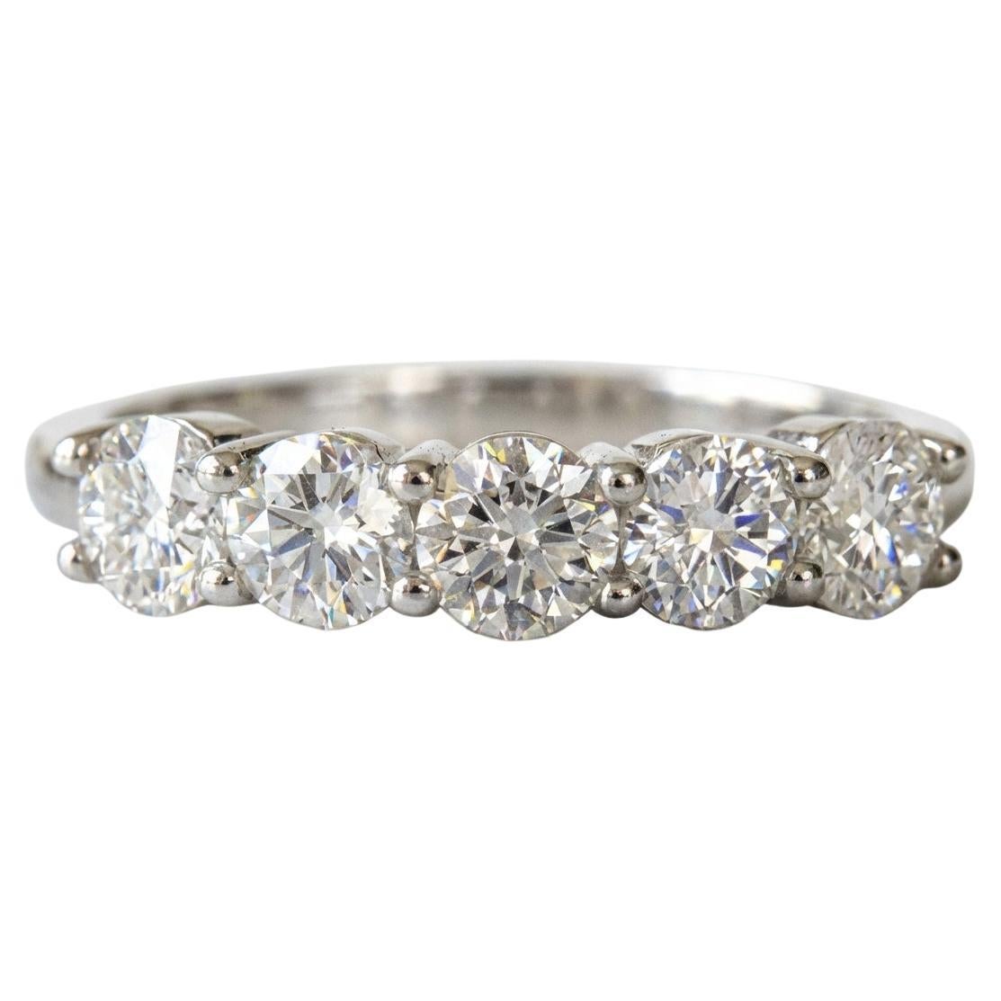 Fascia nuziale a 5 pietre con diamante naturale da 1,56 carati in oro bianco 14k