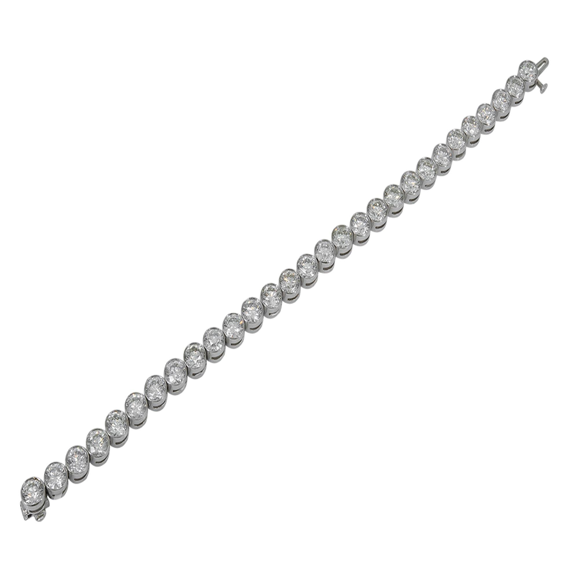 Spectra Fine Jewelry Contemporary 15,60 Karat Runder Diamant Tennis-Armband (Rundschliff) im Angebot