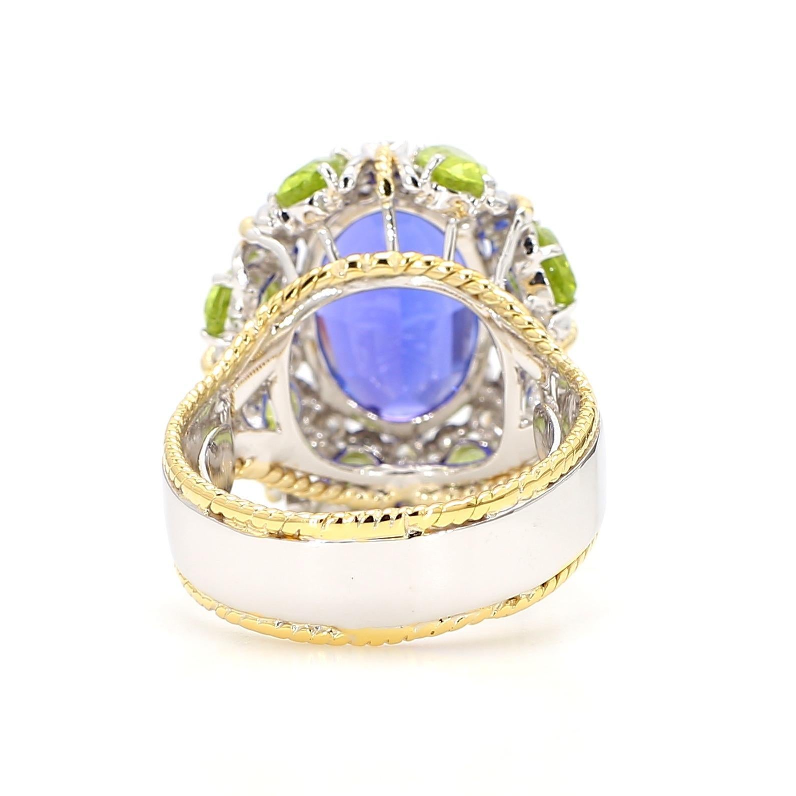 15.62 Carat Tanzanite, Peridot, Diamond Halo 18K White Gold Cluster Ring Excellent état - En vente à Miami, FL