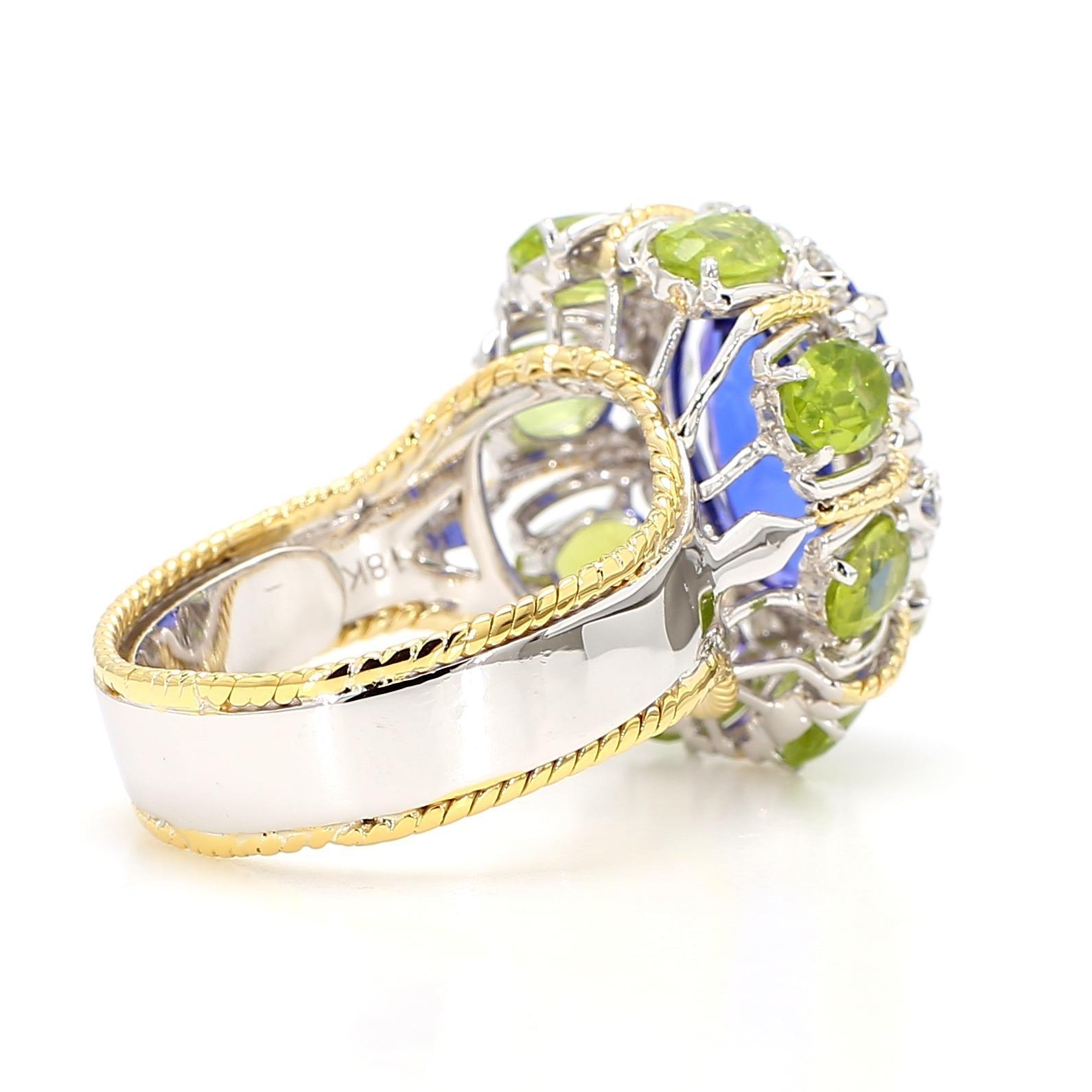 15.62 Carat Tanzanite, Peridot, Diamond Halo 18K White Gold Cluster Ring Pour femmes en vente