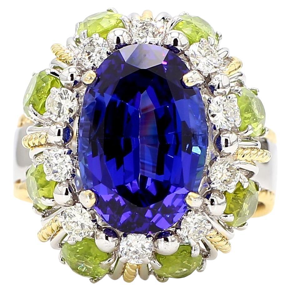 15.62 Carat Tanzanite, Peridot, Diamond Halo 18K White Gold Cluster Ring en vente