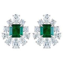 Boucles d'oreilles en or blanc 18KT avec émeraude verte de 15,63ct, taille Asscher et diamant poire GIA