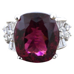 Bague en platine avec grenat rhodolite de 15,64 carats et diamants