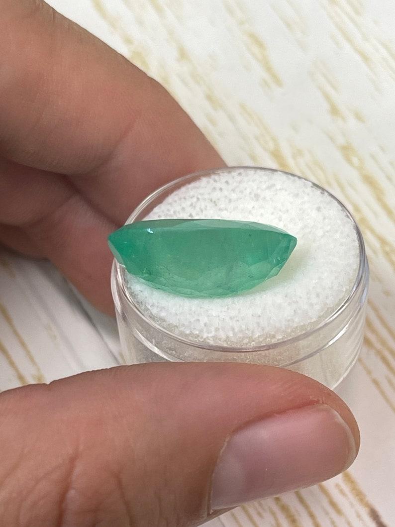 15,65 Karat 21x14 erdig grüner kolumbianischer Smaragd - Ovalschliff Mai Geburtsstein Edelstein im Angebot 2