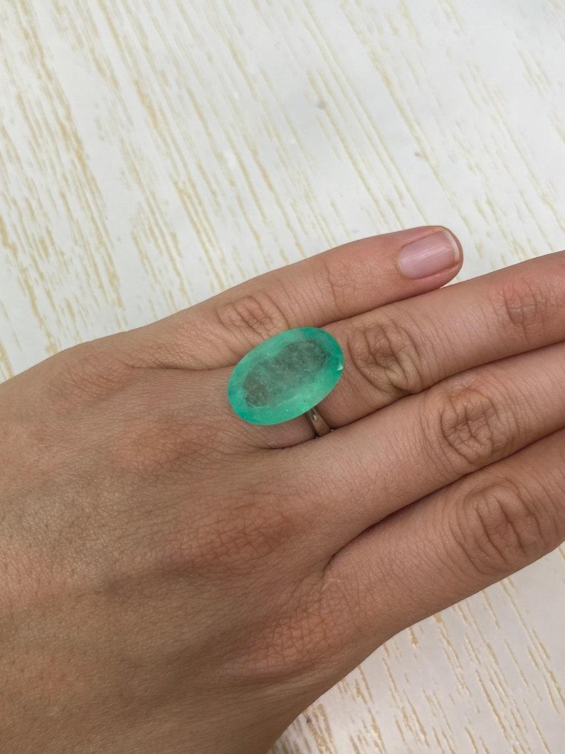 15,65 Karat 21x14 erdig grüner kolumbianischer Smaragd - Ovalschliff Mai Geburtsstein Edelstein im Angebot 3