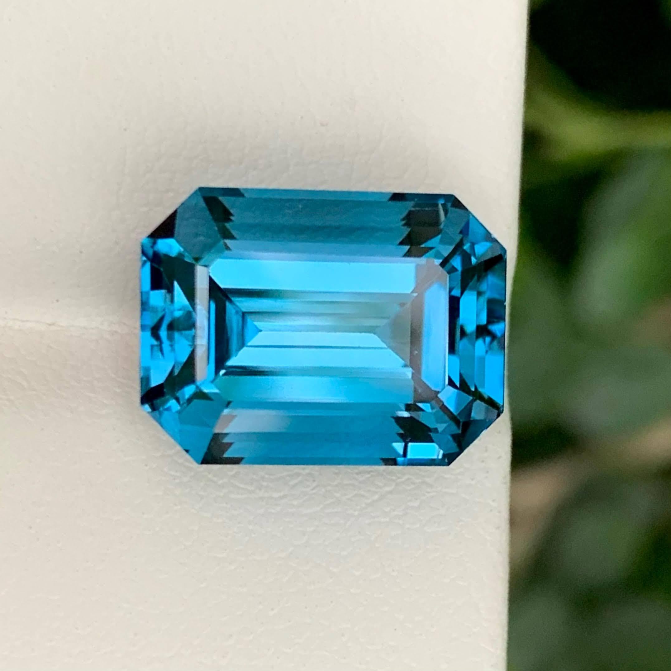 Peso 15,65 quilates
Dimensiones 15,4x11,6x9,4 mm
Tratamiento Ninguno
Origen África
Claridad Lupa Limpia
Forma Corte Esmeralda
NA



Este impresionante Topacio Azul Londres natural presenta un tono azul turquesa intenso y profundo que capta la