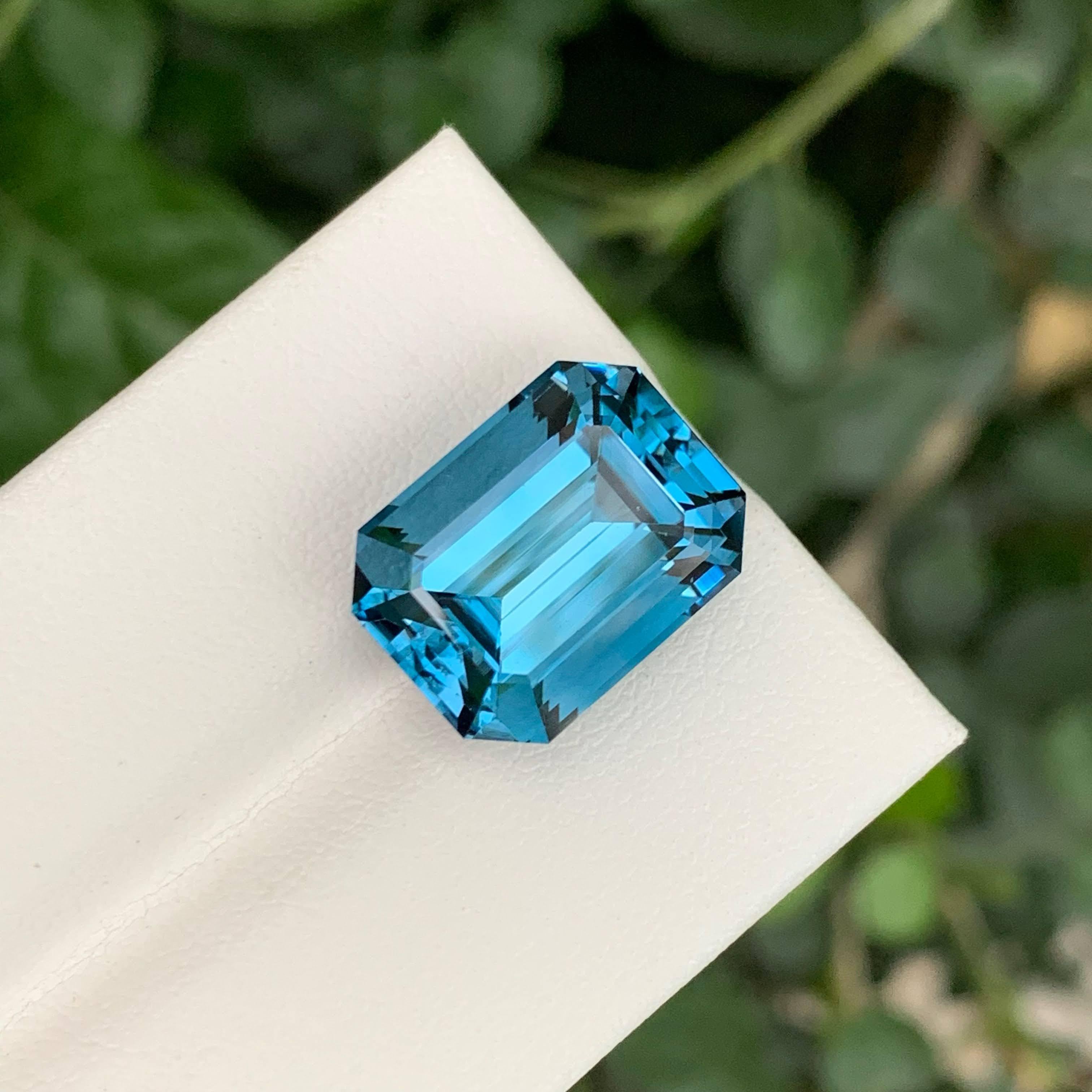 15,65 quilates naturales sueltos Topacio azul profundo de Londres talla esmeralda Gema africana en Nuevo estado para la venta en Bangkok, TH