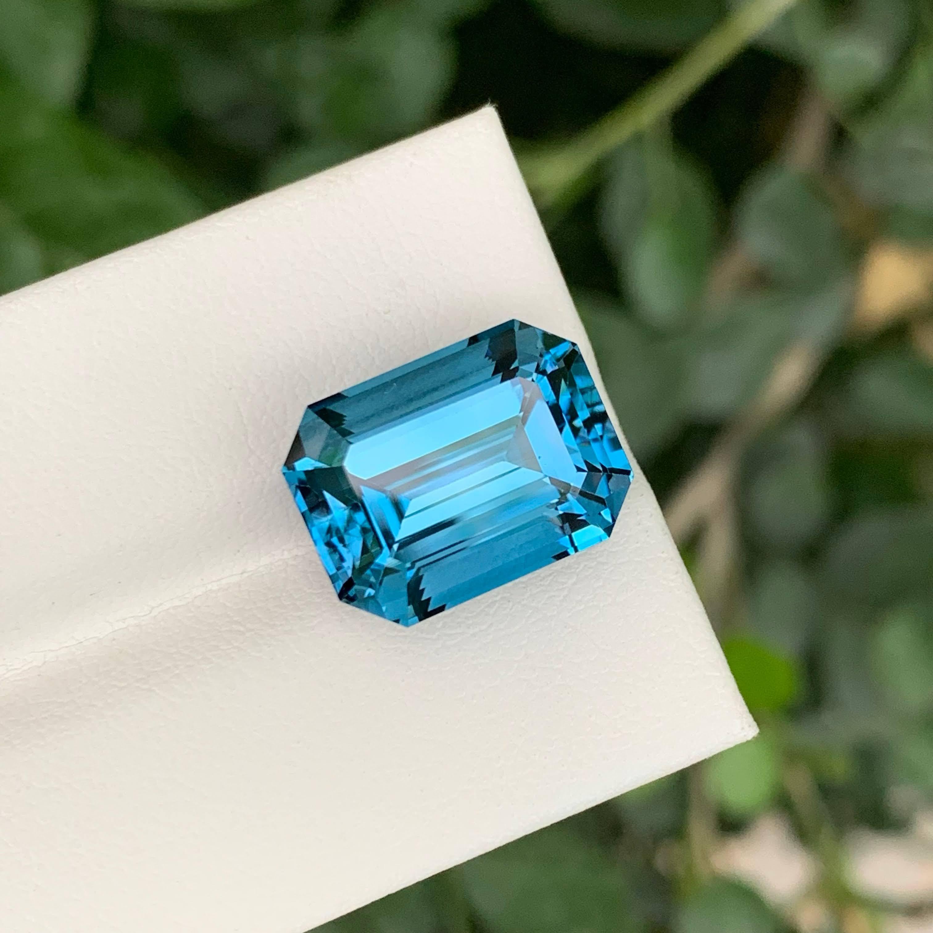 Femenino o masculino 15,65 quilates naturales sueltos Topacio azul profundo de Londres talla esmeralda Gema africana en venta