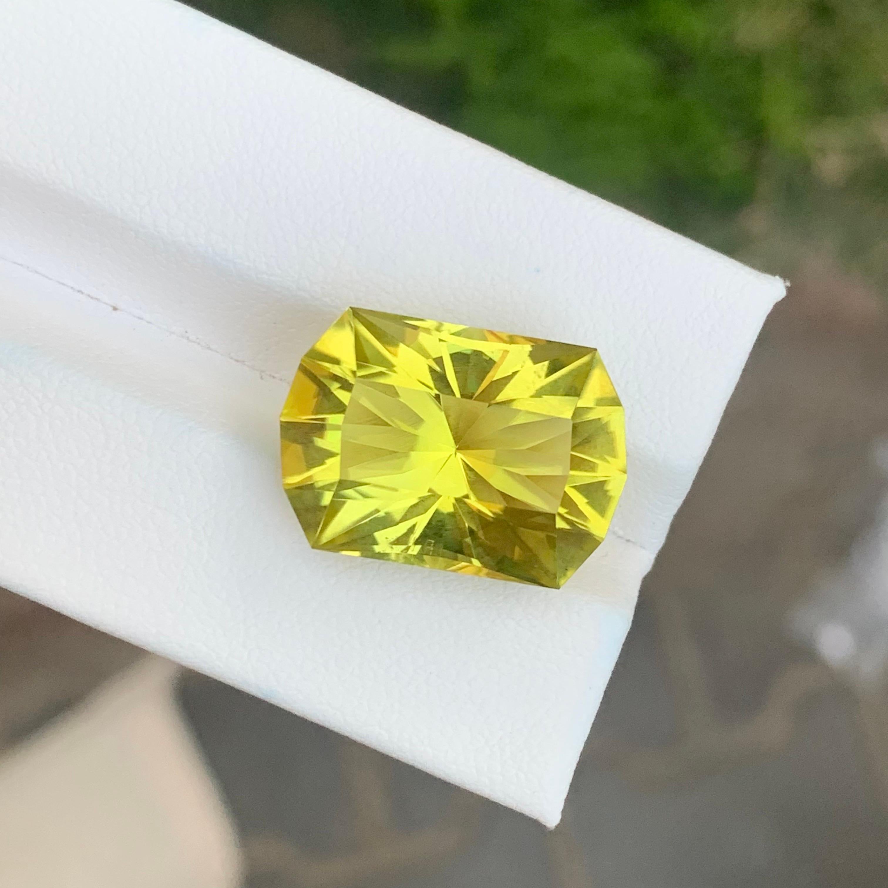 Quarzo limone sfaccettato

Peso: 15,65 Carati
Dimensioni: 19,2 x 13,4 x 11,1 mm
Colore: Greene & Greene
Forma: Brillante 
Certificato: Su richiesta
Trattamento: Non

Il quarzo limone sfaccettato Greene & Greene è una gemma straordinaria, nota per la