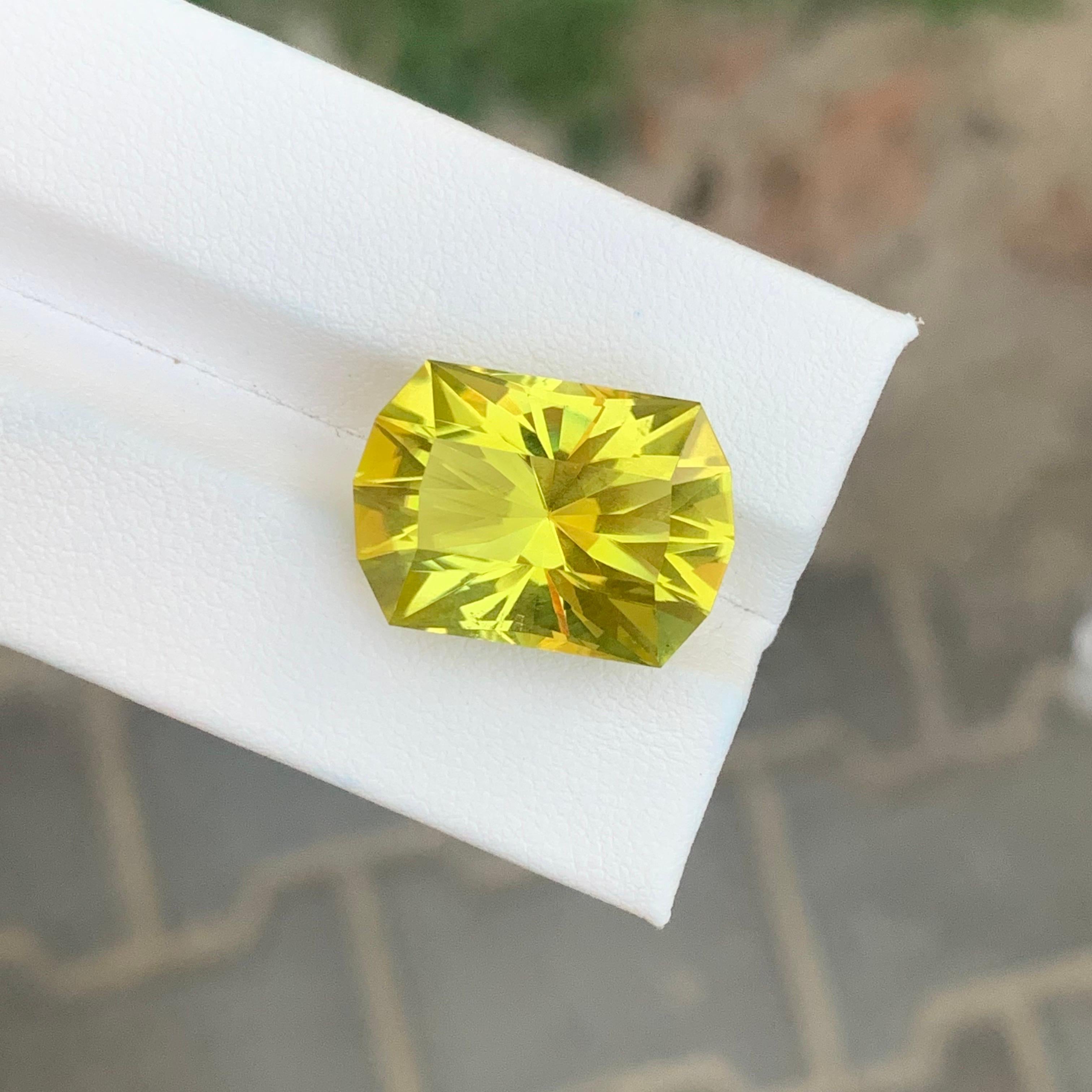Arts and Crafts 15,65 carati di pietra naturale sfusa in oro verde, quarzo limone, taglio Brilliante in vendita