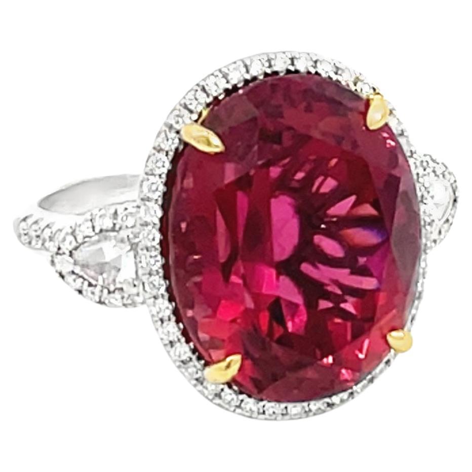 15.65 Karat Oval Rubellit Turmalin und Diamant Cocktail-Ring