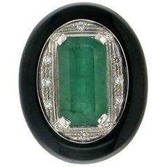15.66 karat Emerald 18 karat White Gold Onyx Diamonds Cocktail Ring