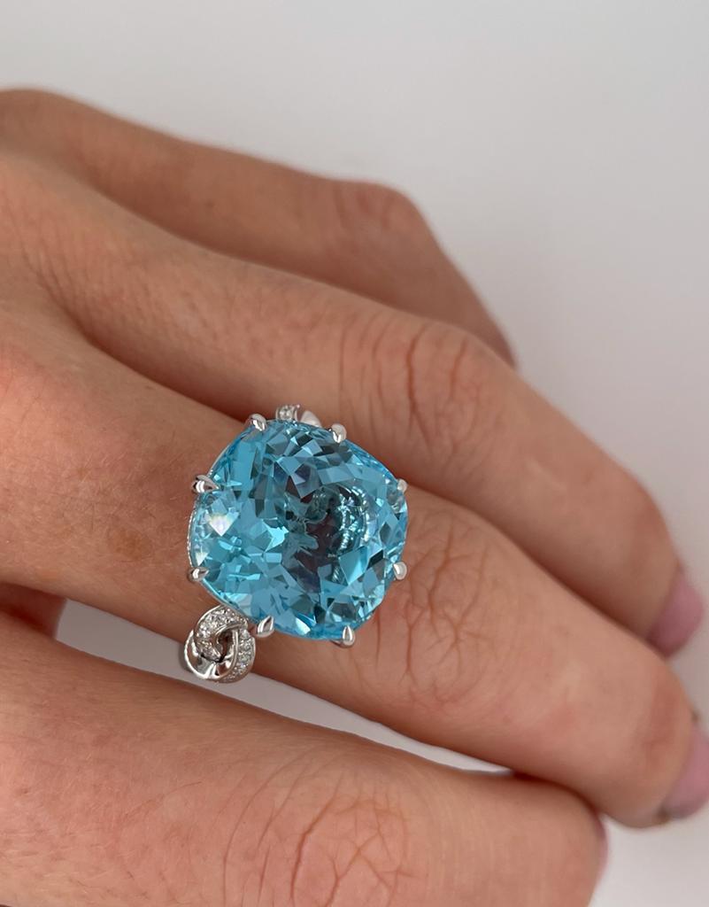 For Sale:  15.66ct Blue Topaz and Diamond Forget Me Knot Ring 13