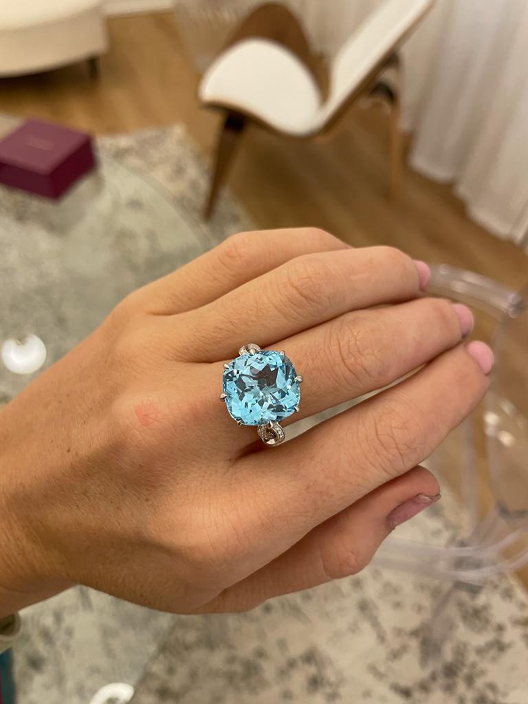 For Sale:  15.66ct Blue Topaz and Diamond Forget Me Knot Ring 4