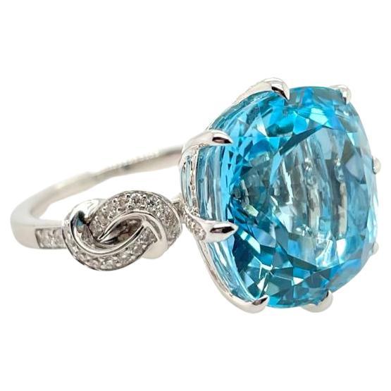 Bague ornée d'une topaze bleue 15,66 carats et d'un diamant « Forget Me »