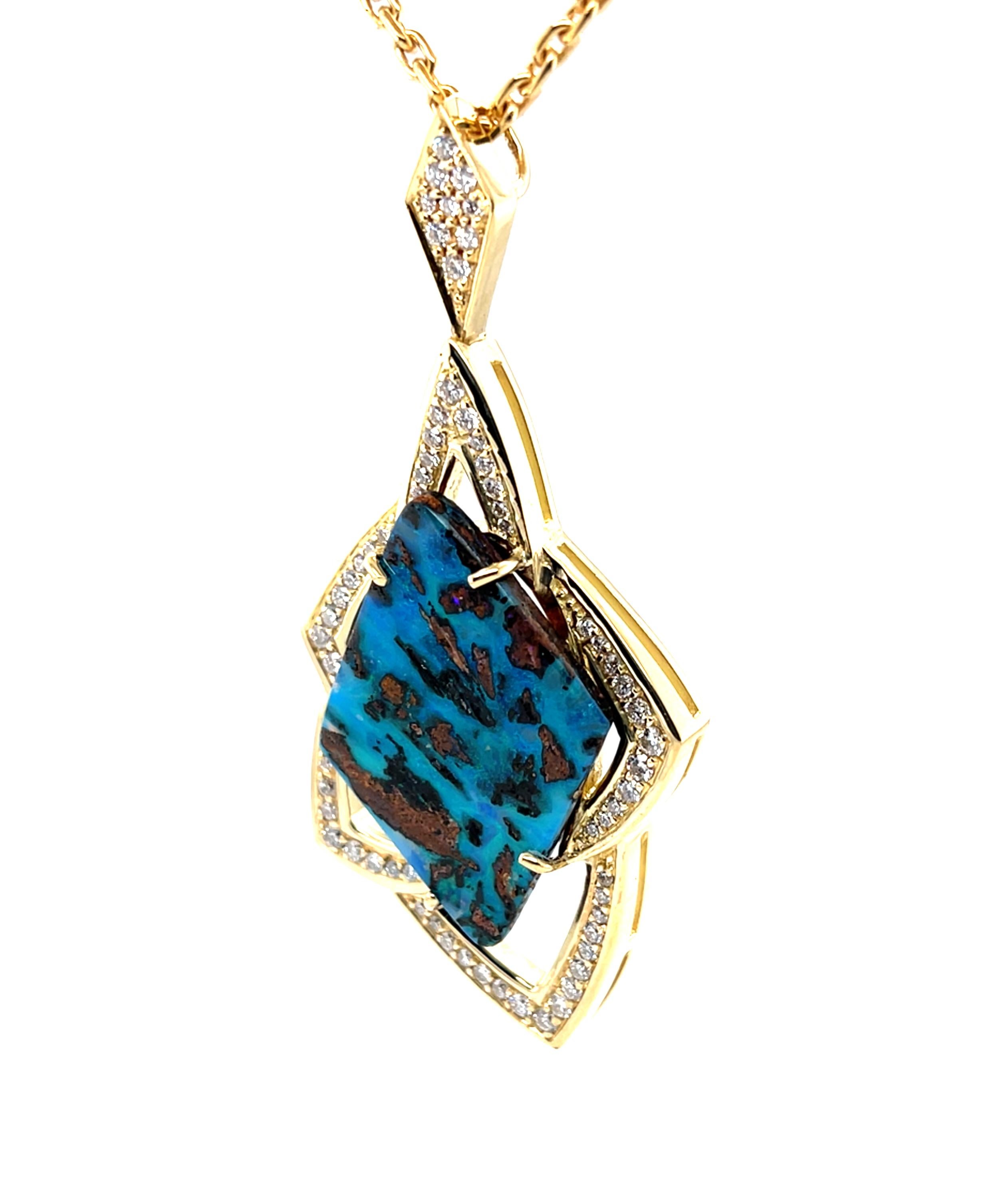 Rétro 15.67 Carat Boulder Opal and Diamond Retro Style Pendentif en or jaune 18k en vente
