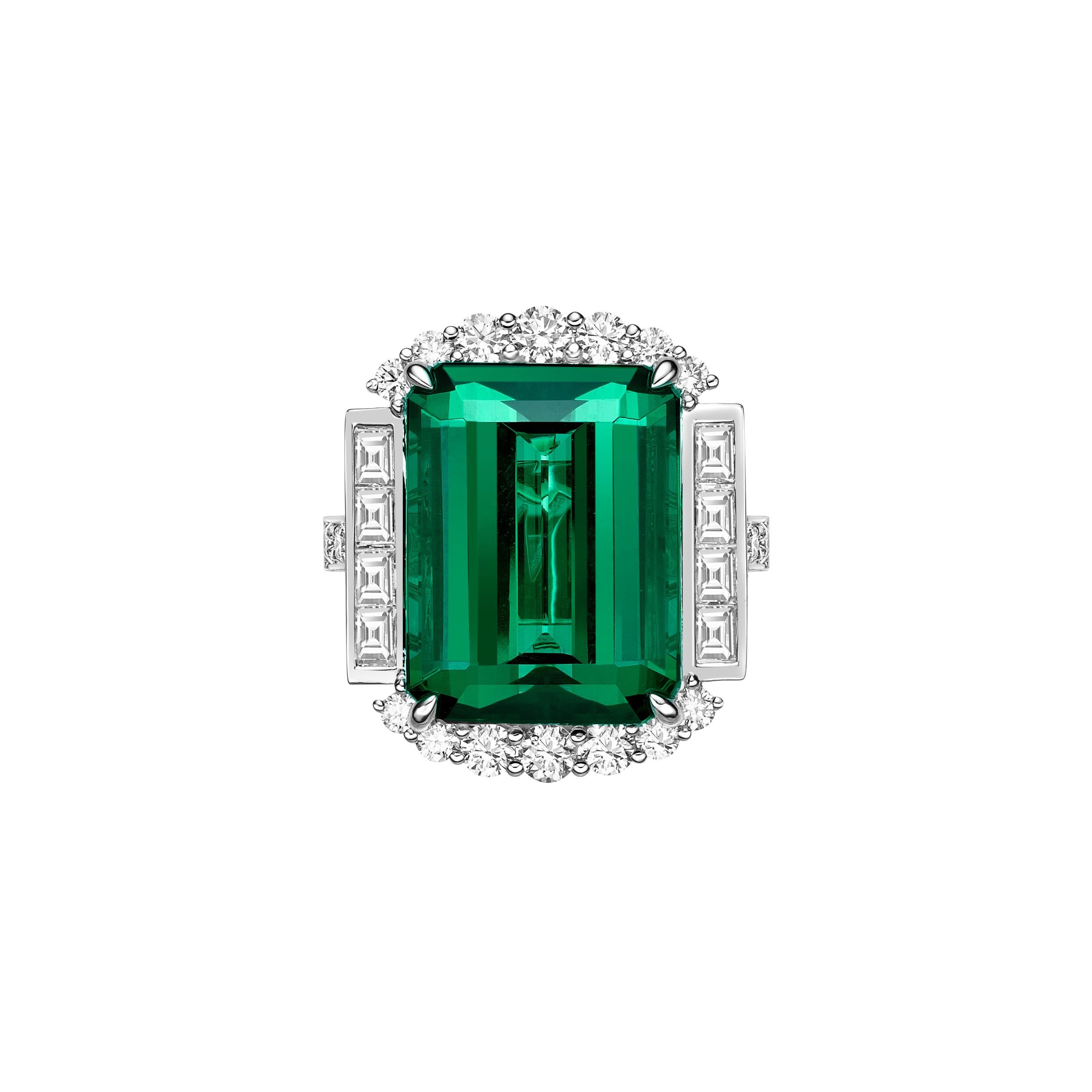 Contemporary 15.67 Carat Green Tourmaline Ring in 18Karat White Gold with Diamond.  For Sale