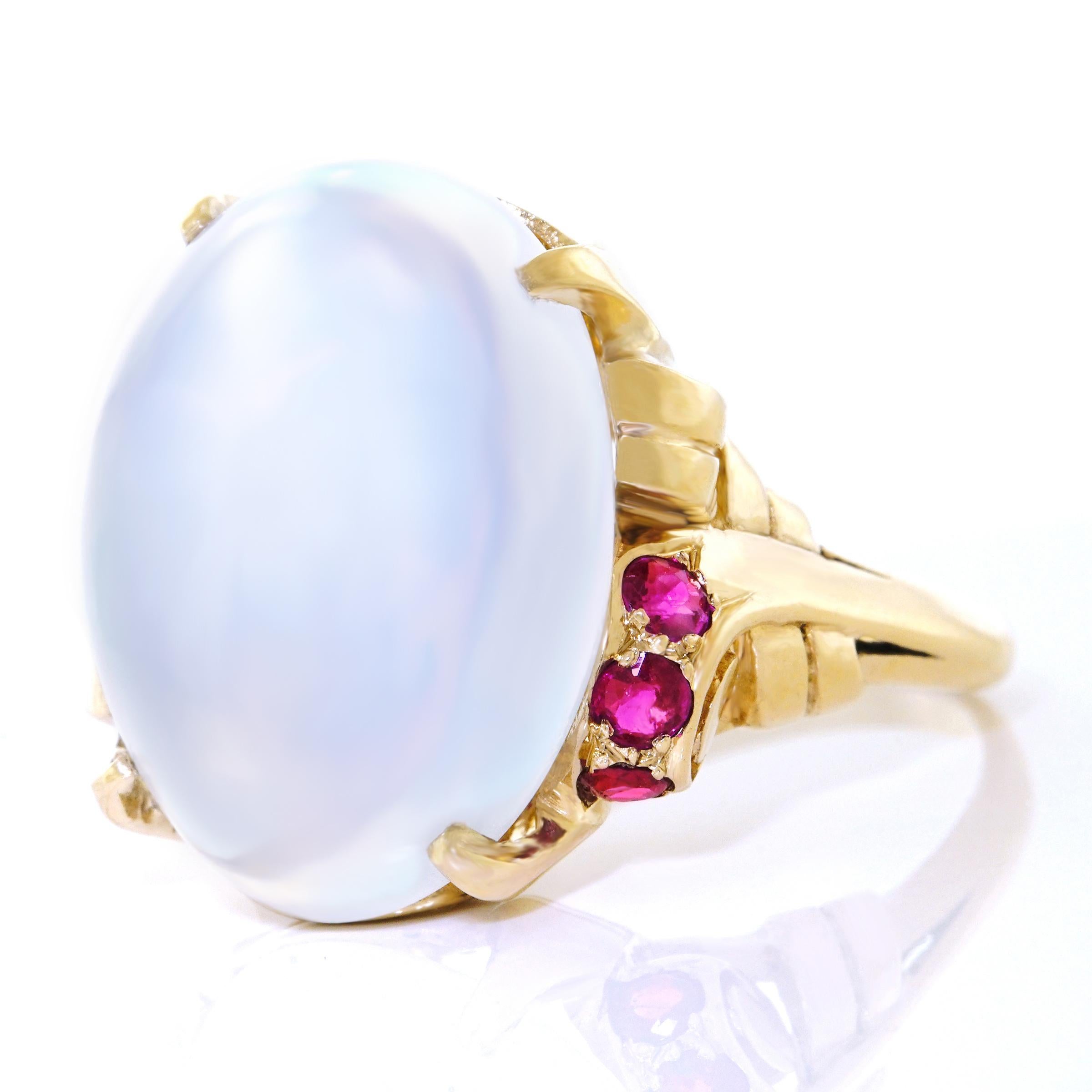 15.67 Carat Moonstone and Ruby Set Gold Ring In Excellent Condition In Litchfield, CT