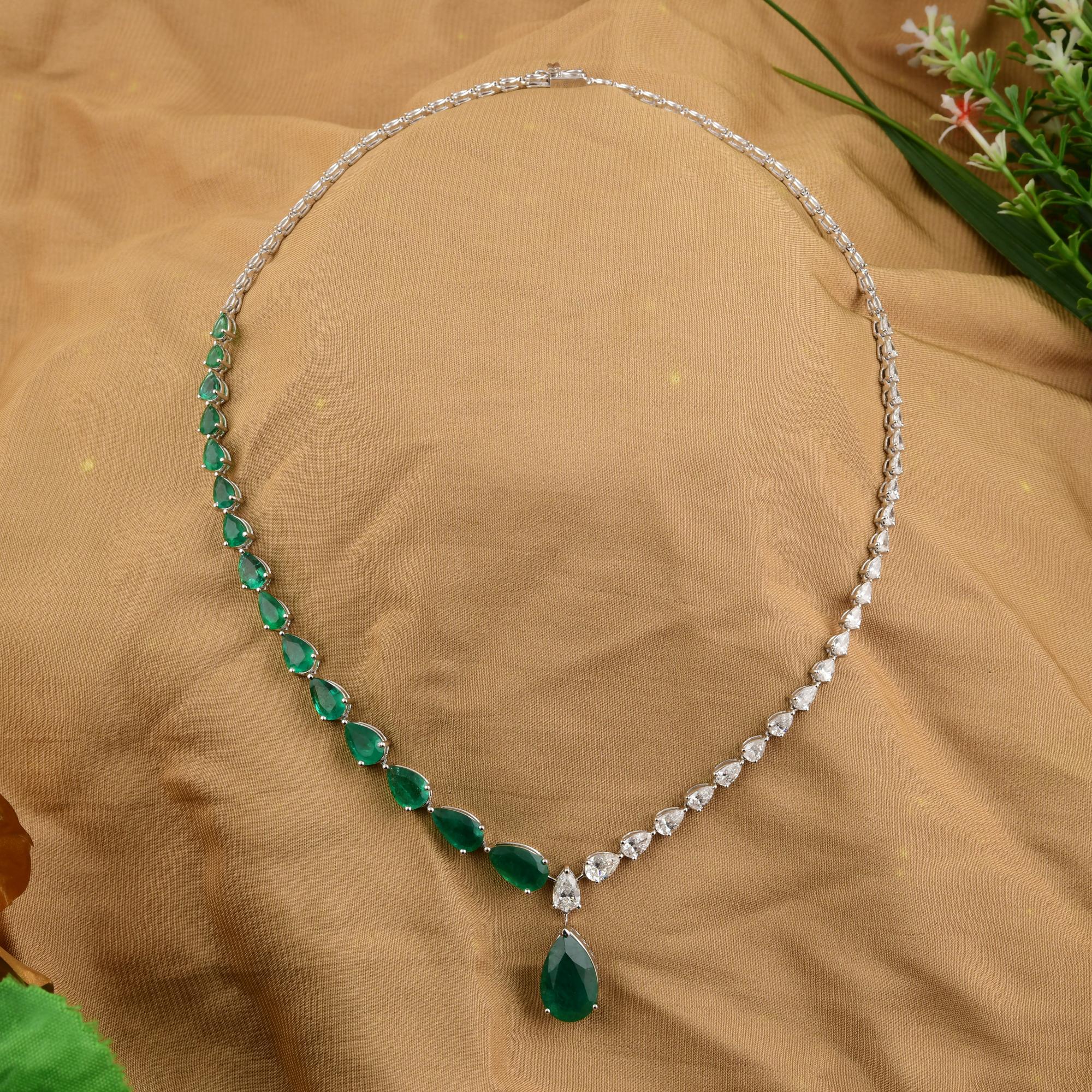 Esmeralda de Zambia de 15,69 quilates Collar de diamantes SI/H de 3,77 quilates Oro blanco de 14 quilates Corte pera en venta