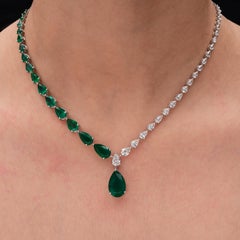 15.69 Carat Zambian Emerald 3.77 Carat SI/H Diamond Necklace 18 Karat White Gold