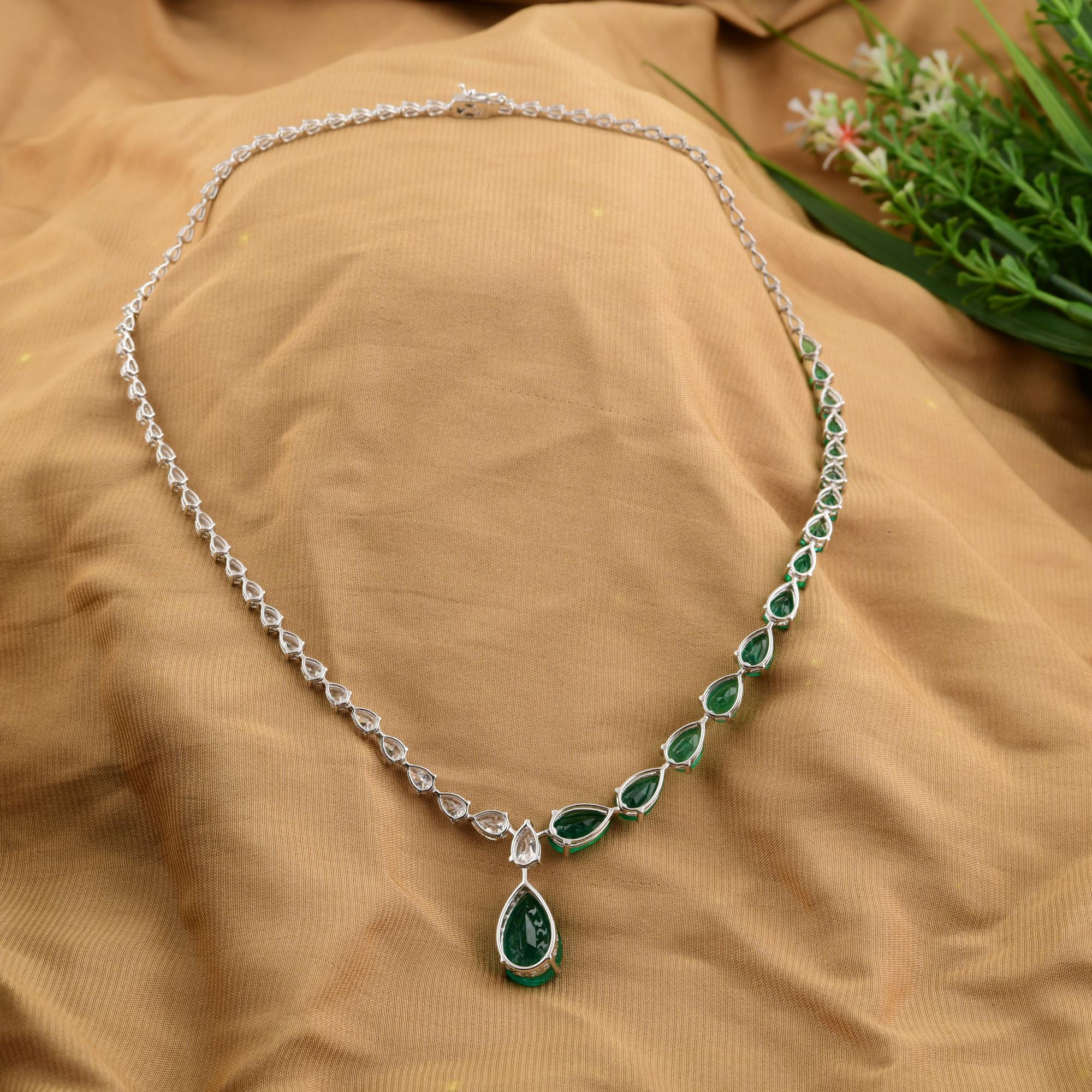 Smeraldo dello Zambia da 15,69 carati Collana di diamanti SI/H da 3,77 carati in oro bianco 18 carati In condizioni Nuovo in vendita a Diera, Dubai