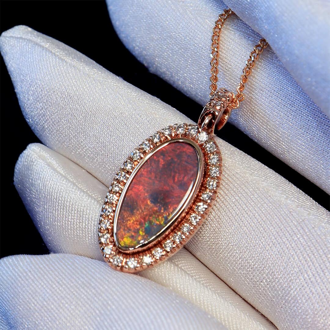 1,56 Karat australischer schwarzer Opal, Diamant & 18 Karat Roségold Halskette (Cabochon) im Angebot