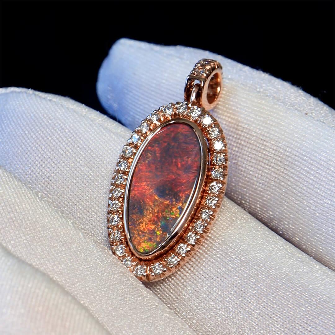 1,56 Karat australischer schwarzer Opal, Diamant & 18 Karat Roségold Halskette für Damen oder Herren im Angebot