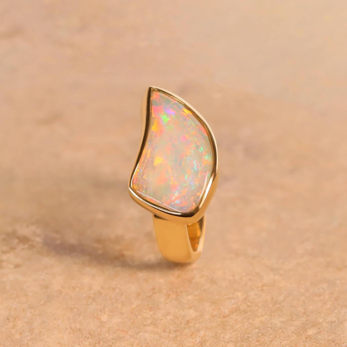 Cabochon 1.56 Carat Australian Opalised Shell & 18k Gold Ring For Sale