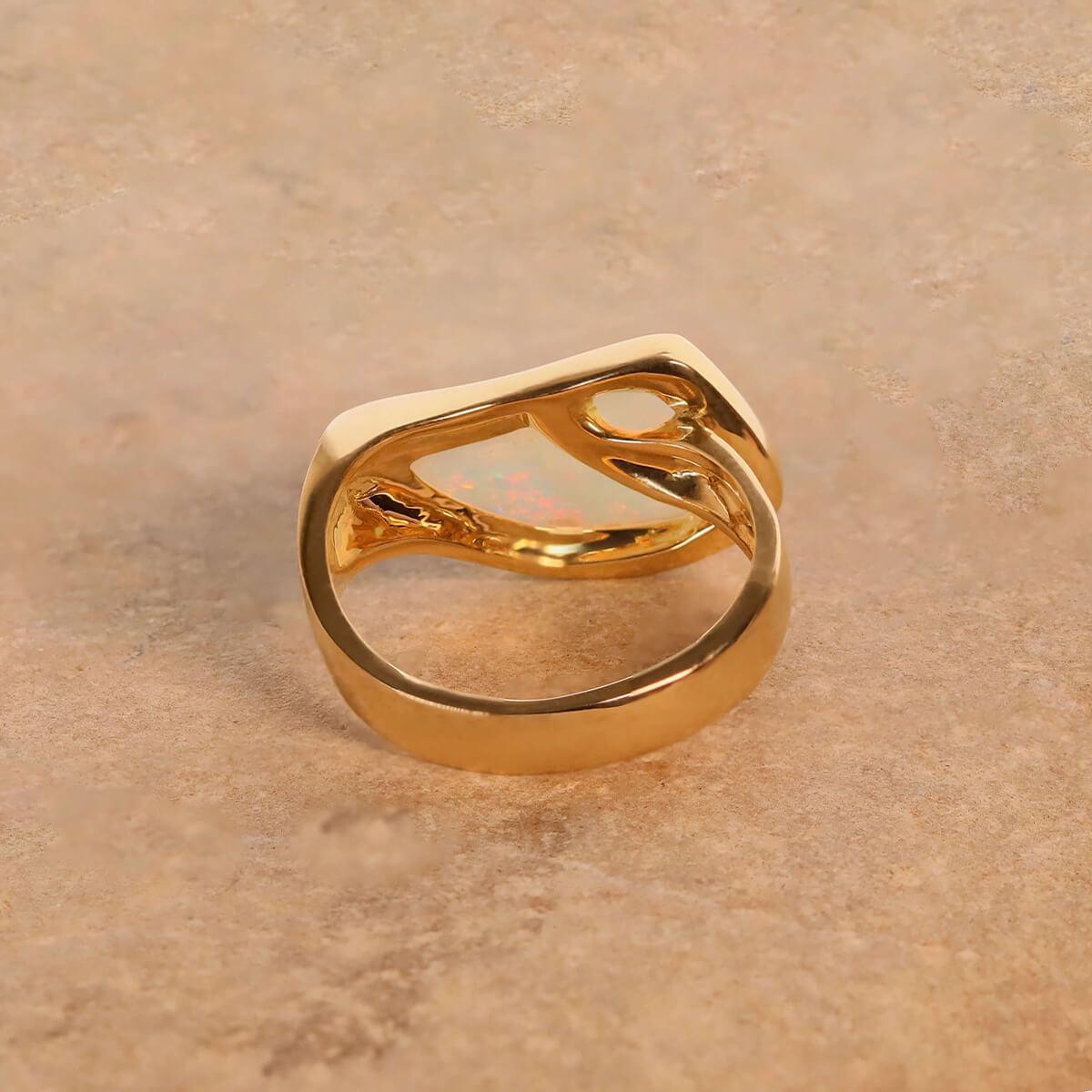 Women's or Men's 1.56 Carat Australian Opalised Shell & 18k Gold Ring For Sale