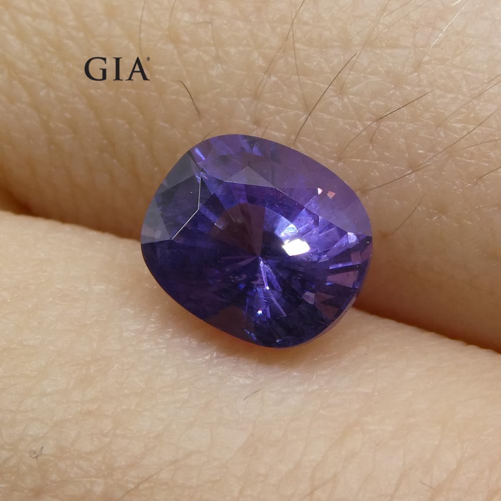 Oval Cut 1.56ct Oval Color Change Sapphire GIA Certified Sri Lanka Unheated For Sale