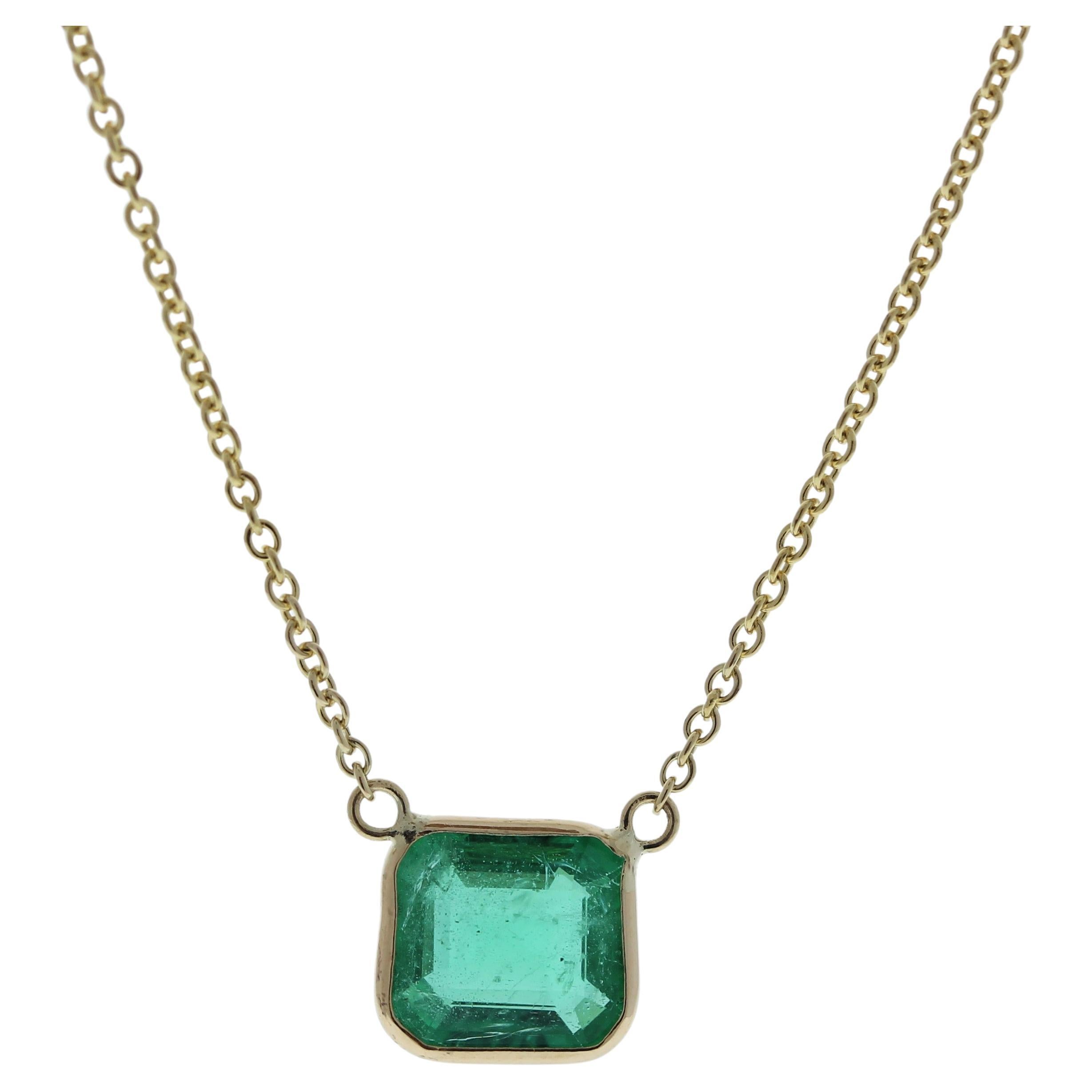 1.57 Carat Asscher Emerald Green Fashion Necklaces In 14k Yellow Gold For Sale