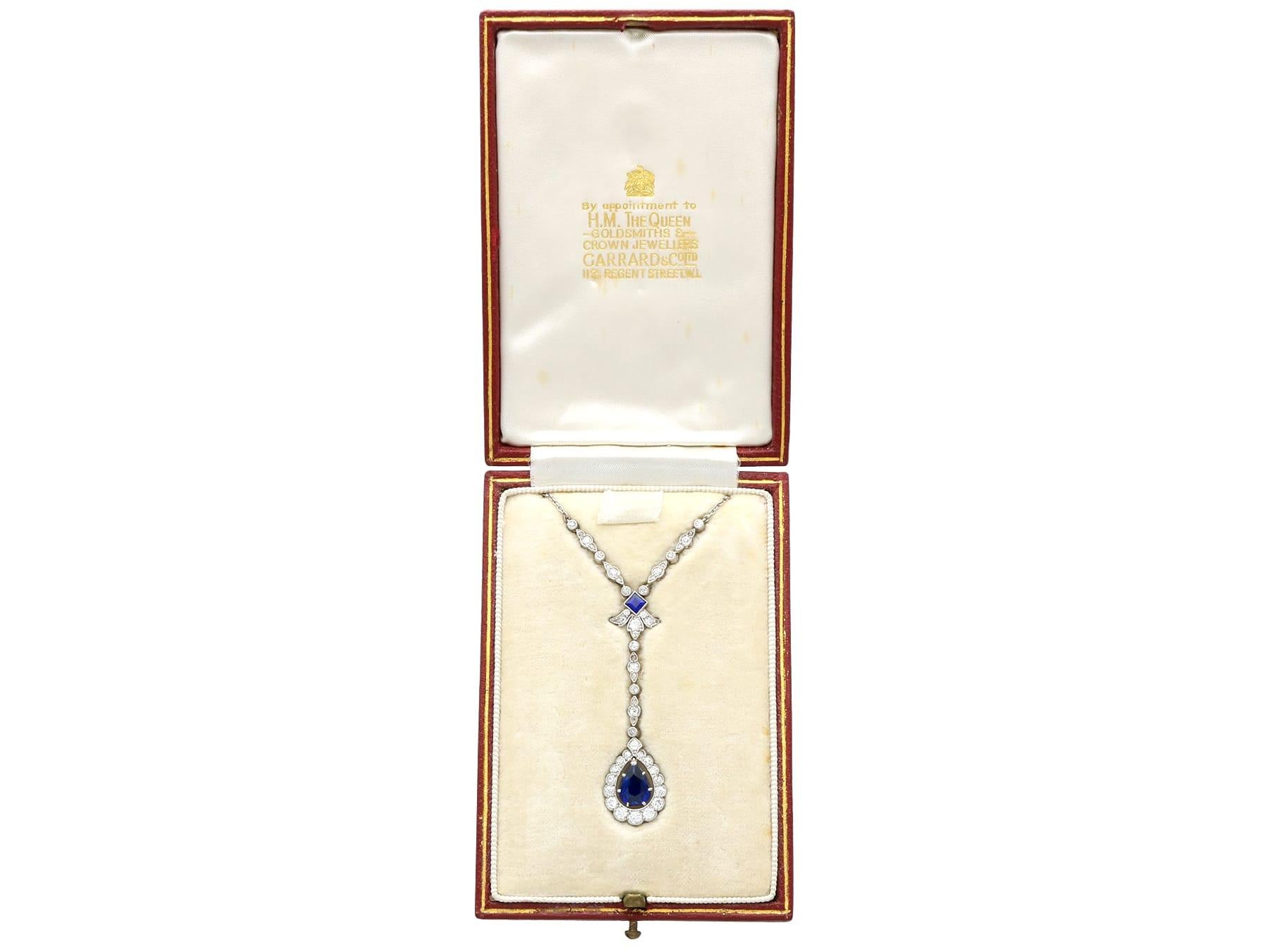 Ciondolo in platino con zaffiro basaltico da 1,57 carati e diamante da 1,20 carati Circa 1915 in vendita 6