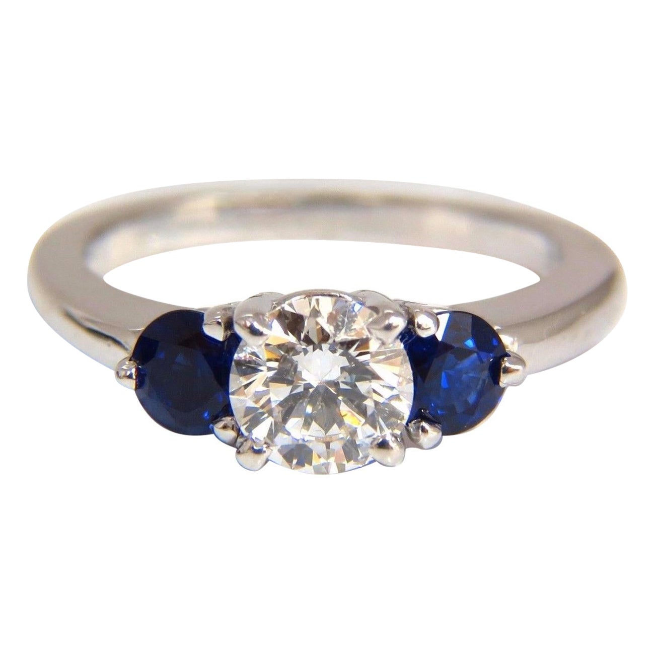 1,57 Karat Naturdiamanten Saphir Drei-Stein-Ring 14 Karat Königsblau*