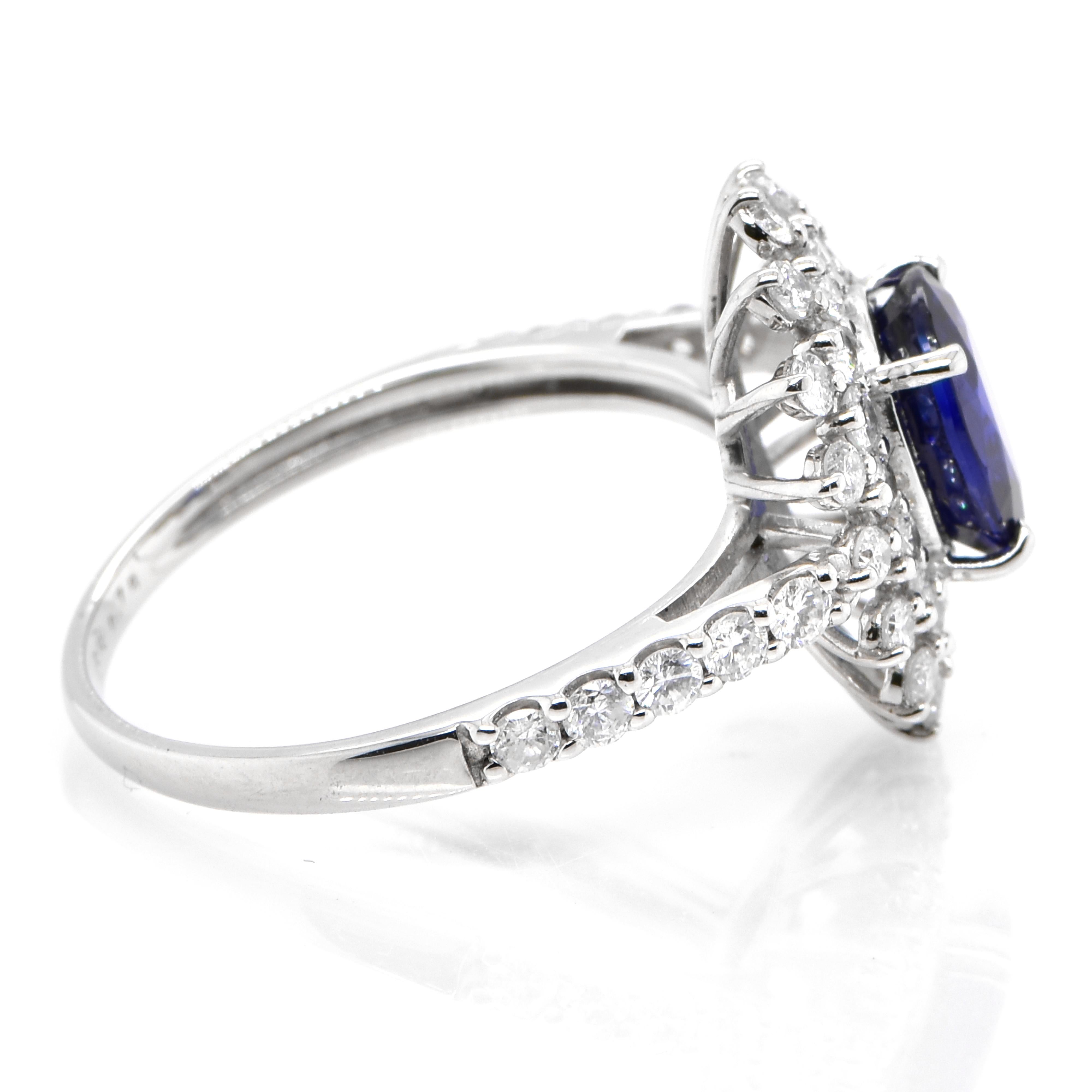 1.57 Carat Natural Sapphire and Diamond Double Halo Ring Made in Platinum In New Condition For Sale In Tokyo, JP
