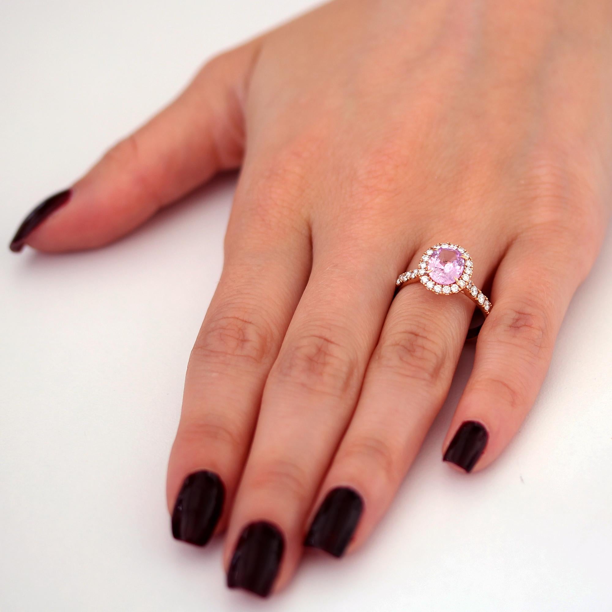 1.57 Carat Pink Sapphire Cocktail Ring set in 18K Rose Gold In New Condition For Sale In New York, NY