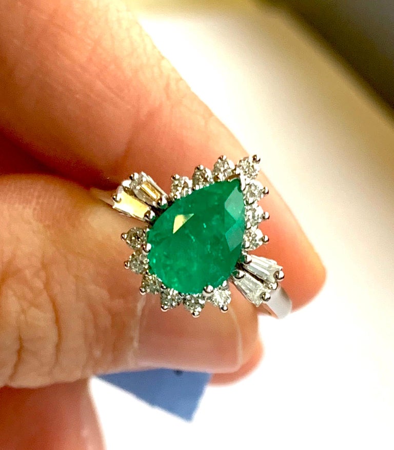 1.57 Carat Pear Shaped Emerald and Baguette Diamond Ring For Sale at ...