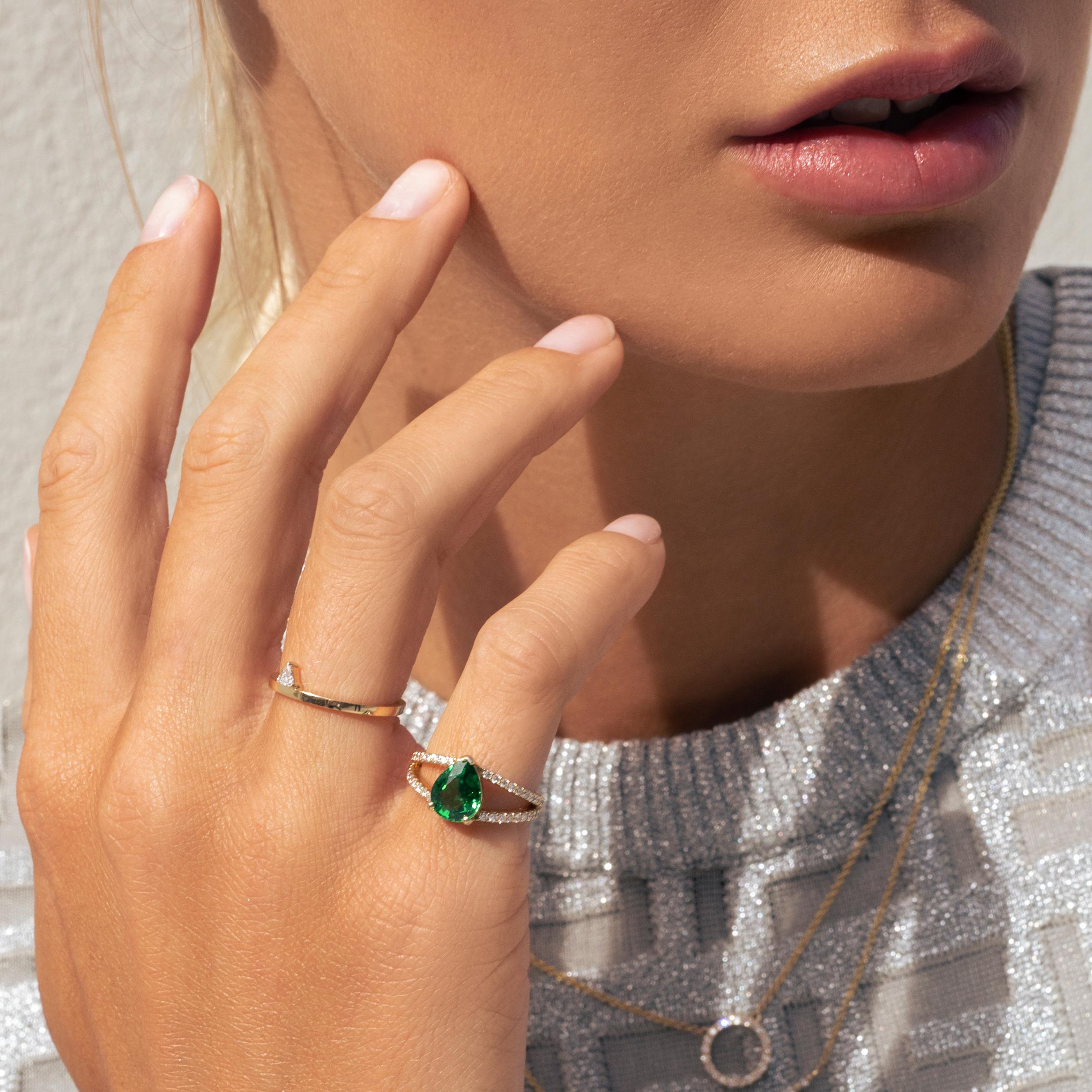 Anillo de oro amarillo de 18 quilates con tsavorita pera y diamantes de 1,57 quilates en venta 2