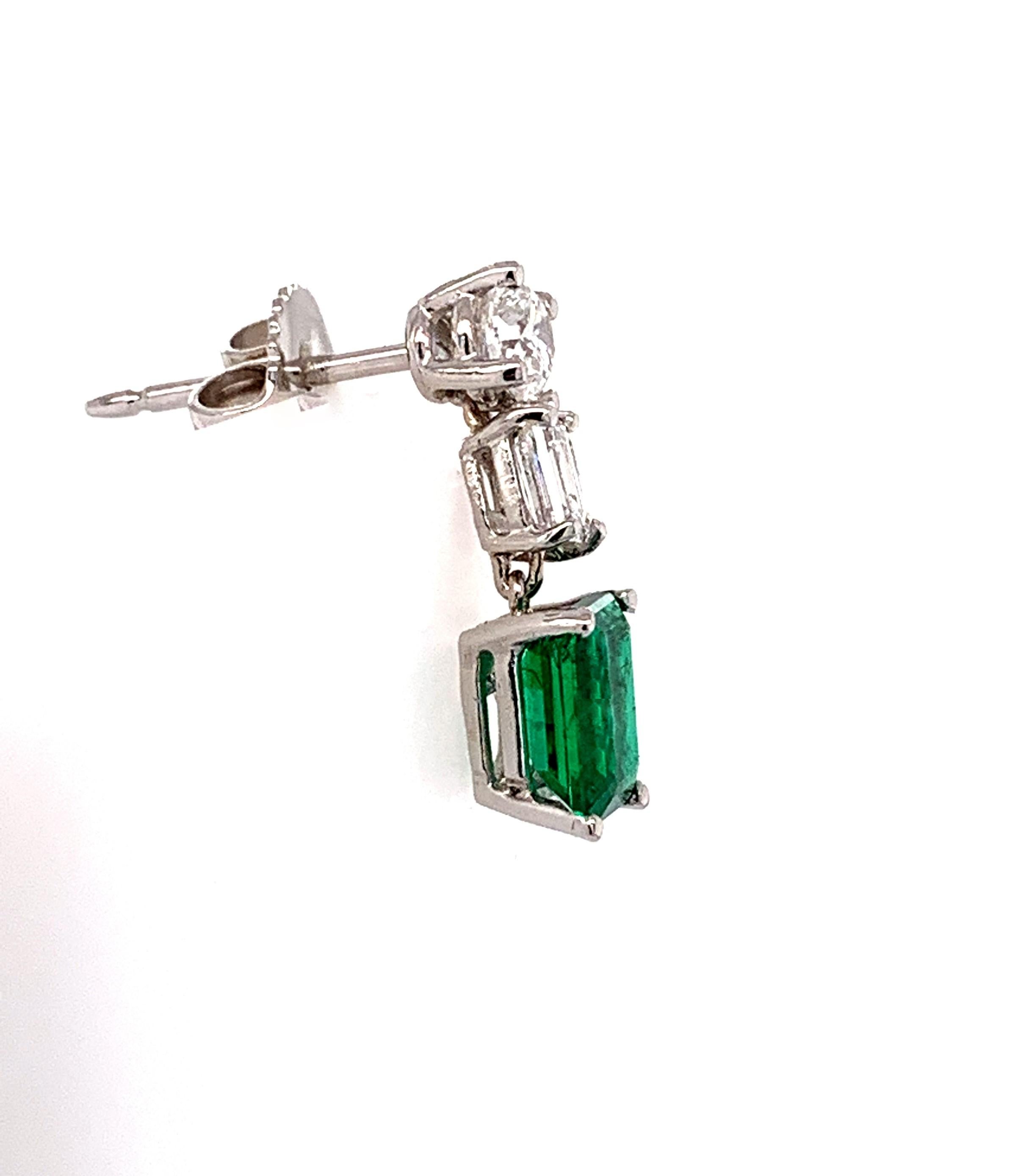 1.57 Carat 'Total Weight' Emerald and Diamond Earrings in Platinum In Excellent Condition For Sale In Delray Beach, FL