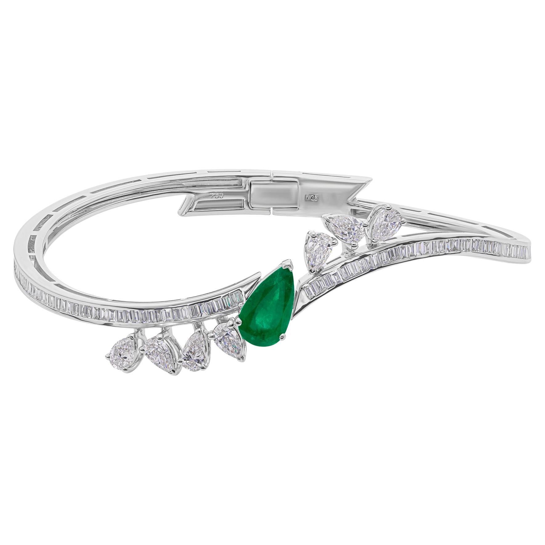 1.57 Carat Zambian Emerald 2.30 Carat SI/H Diamond Bracelet 18 Karat White Gold For Sale