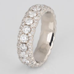 1.57 carats Diamond 14 Karat White Gold Scalloped Eternity Ring