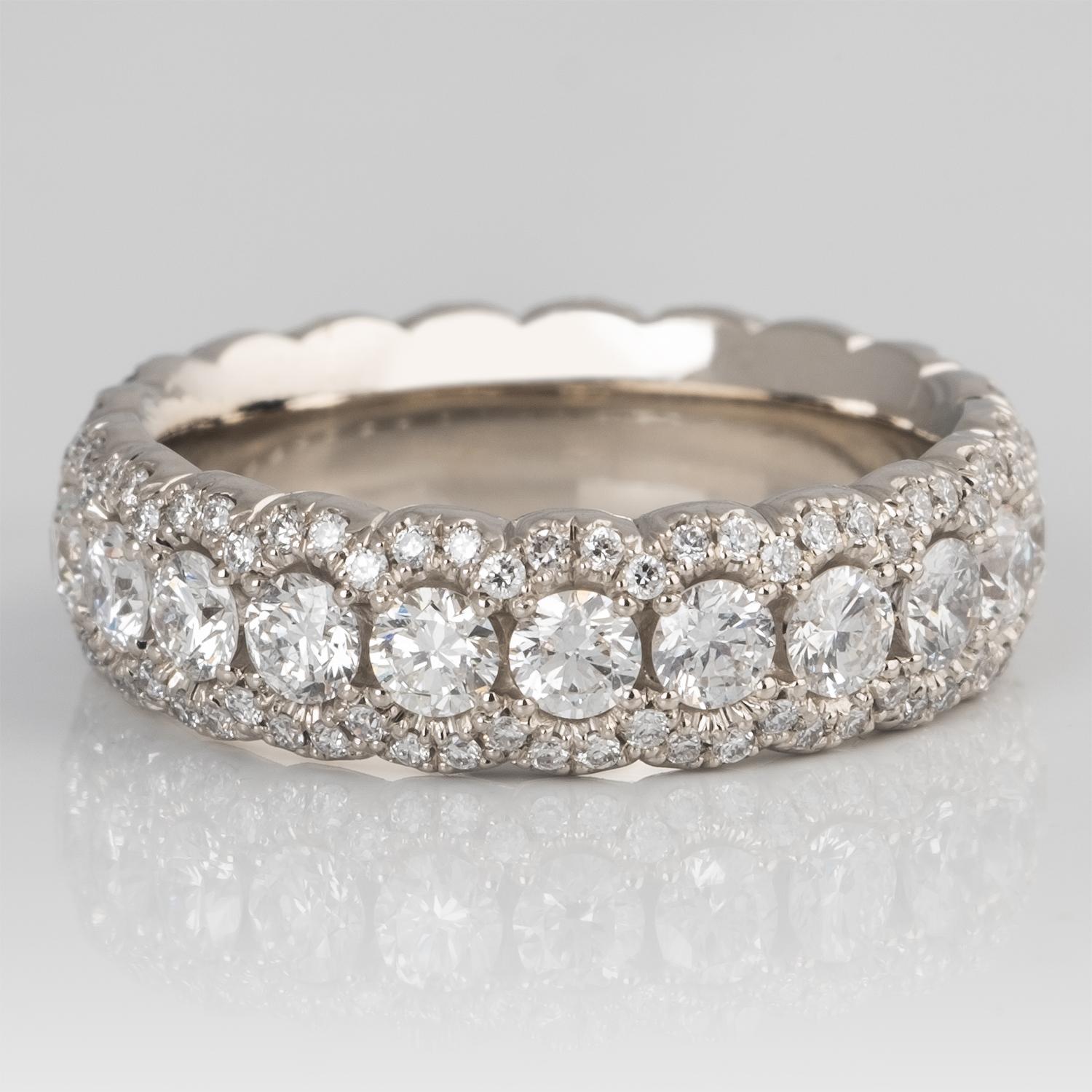1.57 carats Diamond 14 Karat White Gold Scalloped Eternity Ring In New Condition For Sale In Niagara On The Lake, ON