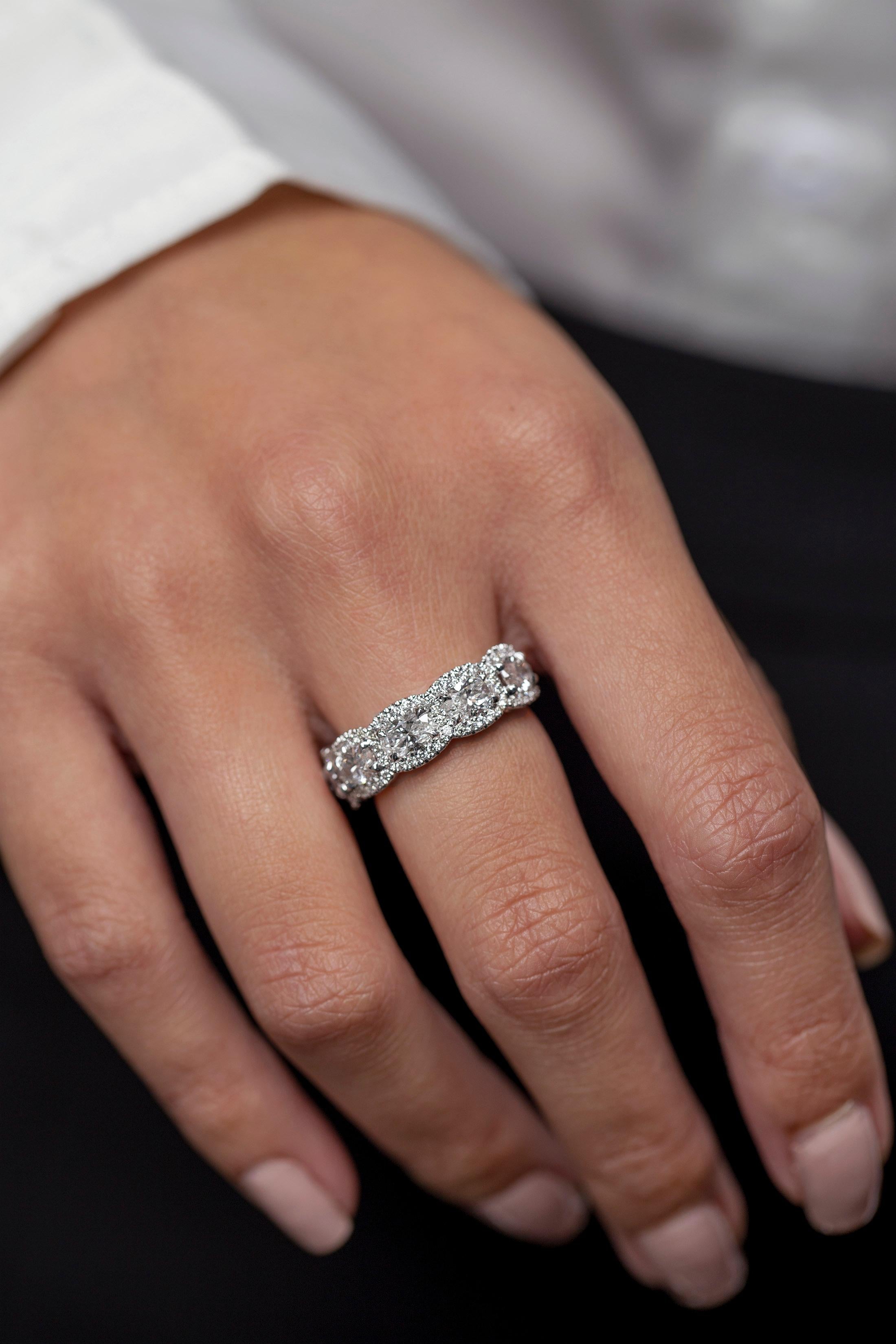 Roman Malakov, alliance halo de cinq pierres avec diamants taille ovale de 1,57 carat au total Neuf - En vente à New York, NY