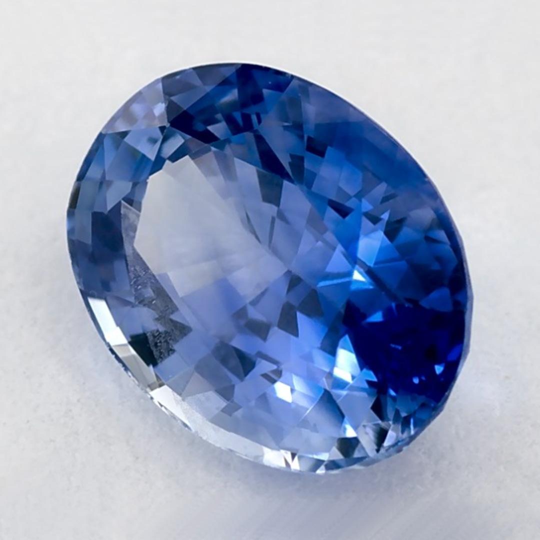 Ein sehr wertvoller September-Geburtsstein mit einer bezaubernden blauen Farbe. Man glaubt, dass sie dem Leben Glück und Reichtum bringen.

Entdecken Sie die lebendige Kollektion von Smaragden, Rubinen und Saphiren in unserem Geschäft, die als lose