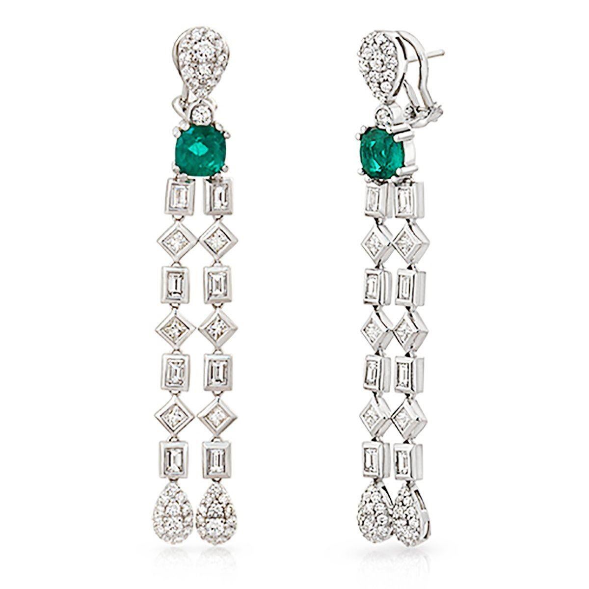 Height: 60 mm
Width: 7.5 mm
Metal:18K White Gold
Hallmarks: 18K
Total Weight: 15.3 Grams
Stone Type: 1.57 CT Natural Emerald & G SI1 3.95 CT Diamonds
Condition: New
Estimated Price: $14252
Stock Number: E797