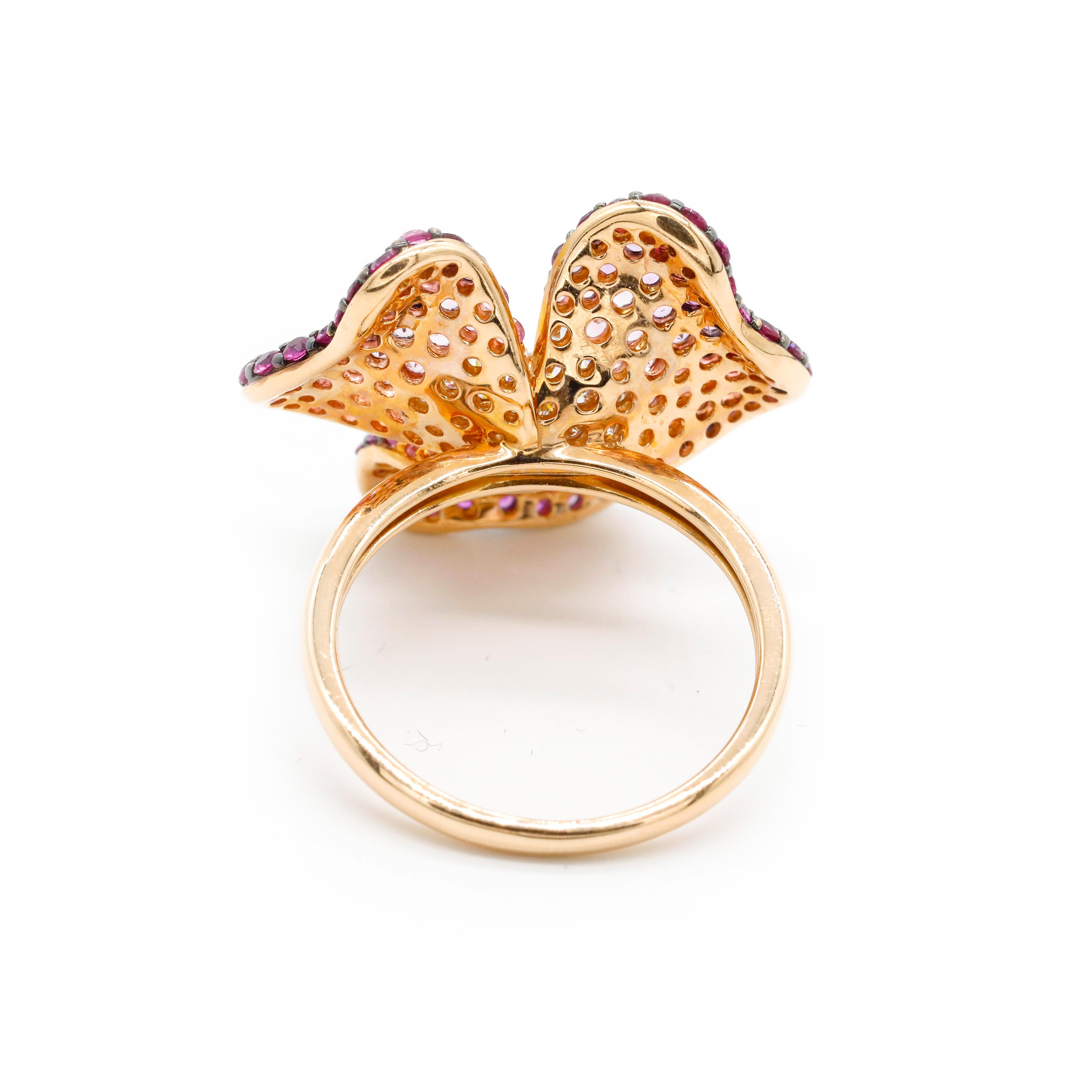 Contemporary 1.57 Ct Round Diamond Pink Sapphire Clove Flower 18K Rose Gold Cocktail Ring For Sale