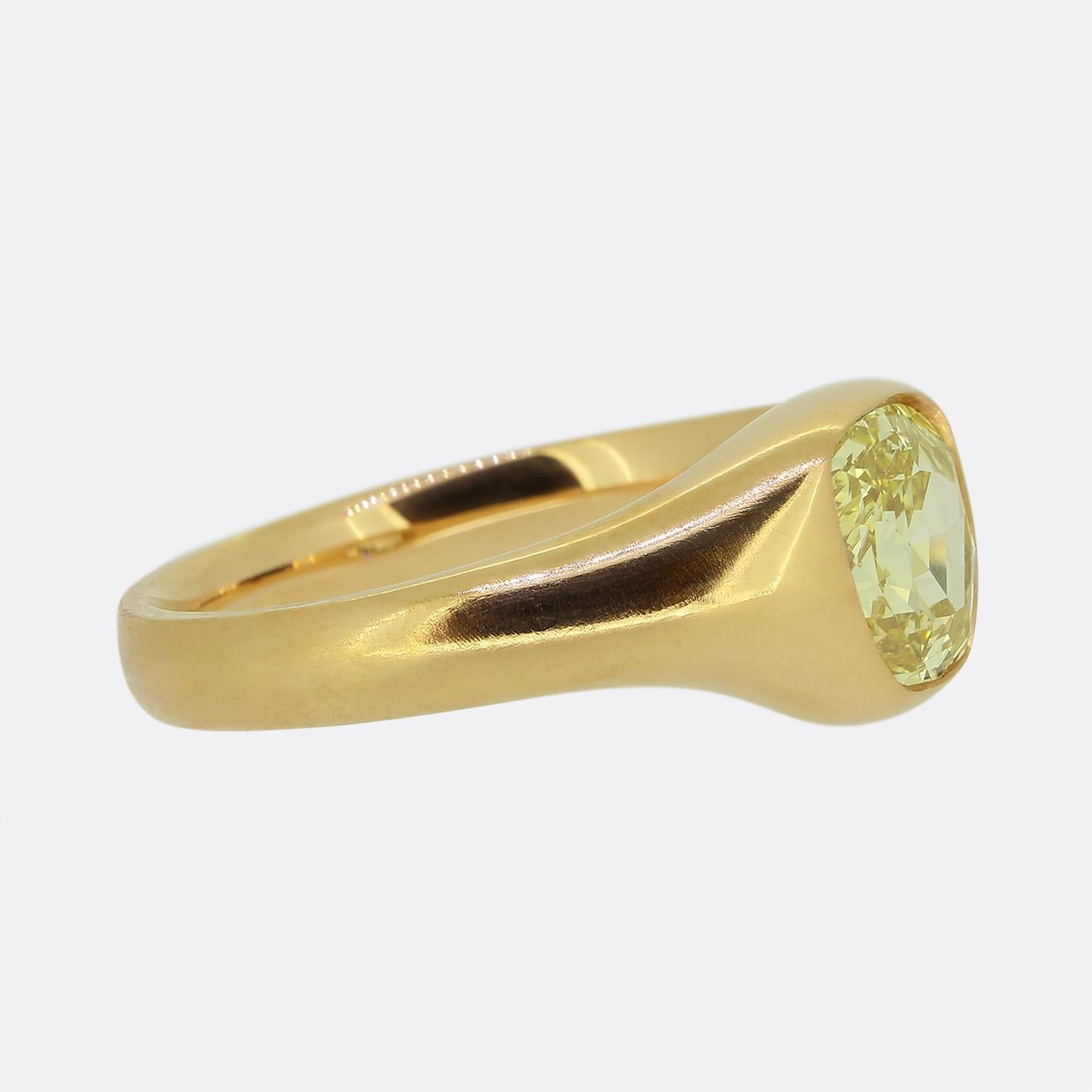 Taille trapèze 1.57 Vivid Diamonds Trapèze jaune fantaisie Single Stone Ring en vente