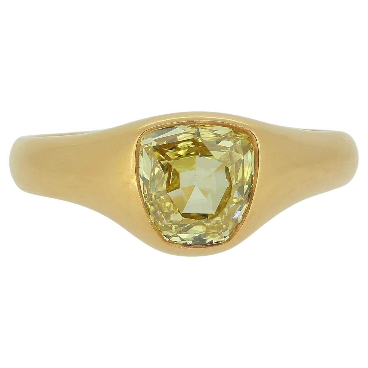 1.57 Vivid Diamonds Trapèze jaune fantaisie Single Stone Ring en vente