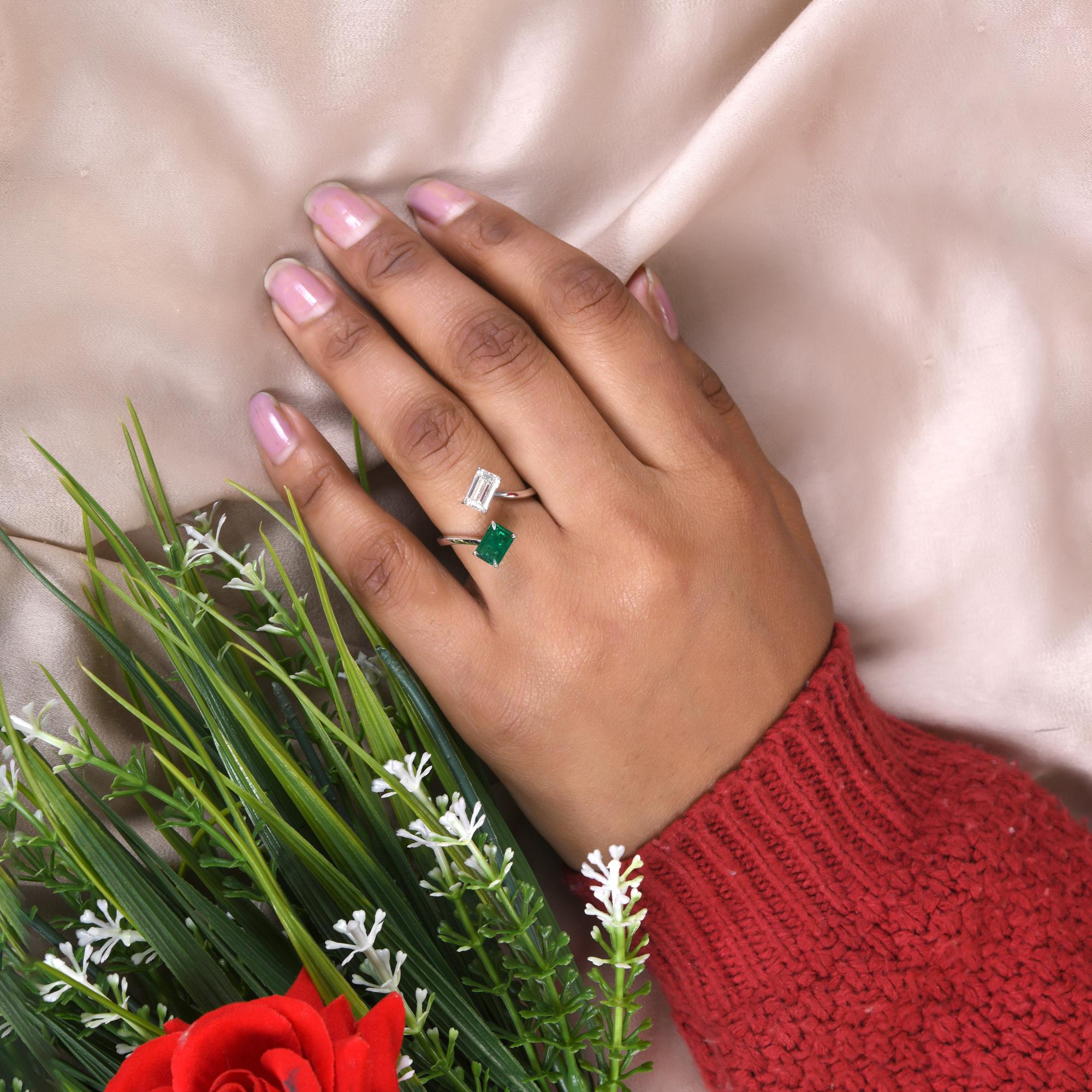 1.57 tcw Zambian Emerald Wrap Ring SI/H Diamond 14 Karat White Gold Fine Jewelry In New Condition For Sale In Diera, Dubai