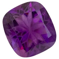 15,70 Karat natürlicher loser dunkelvioletter Amethyst im Blumenschliff Edelstein aus Brasilien
