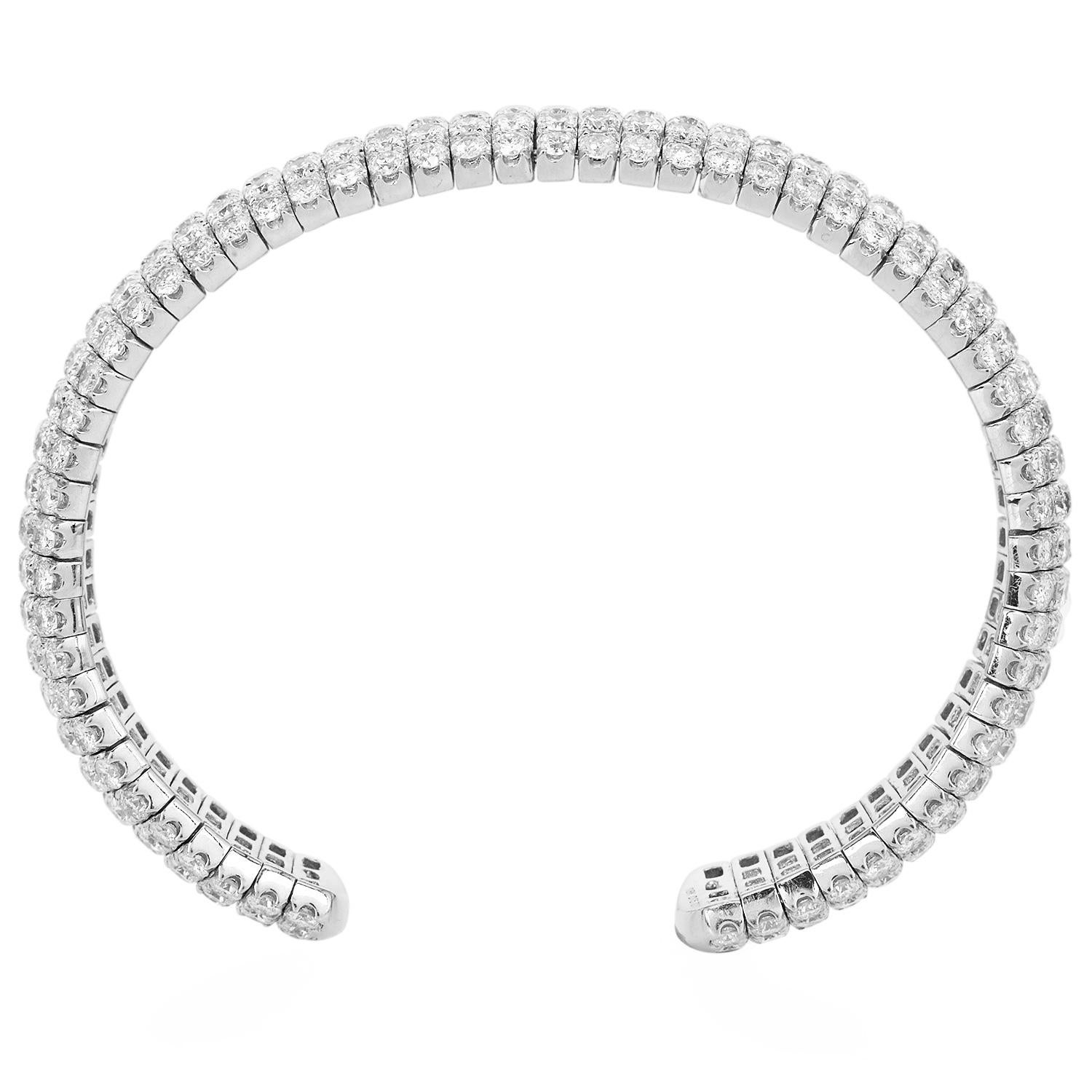 Taille ronde  15.72 carat Diamond 18K Gold Wide Five Row Cuff Statement Bracelet en vente